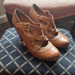 Miz Mooz Soho tan pump 7.5